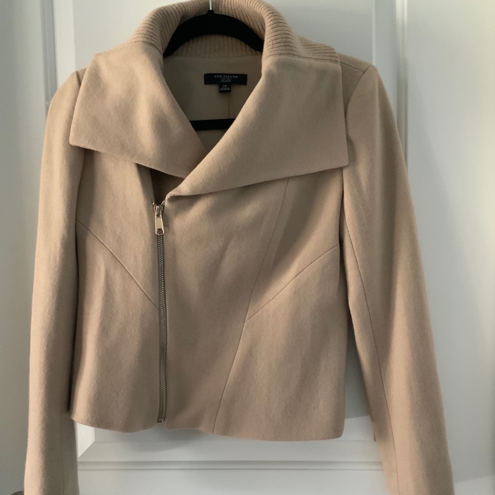 ANN TAYLOR ADORABLE WOOL CAMEL COLOR JACKET 2P